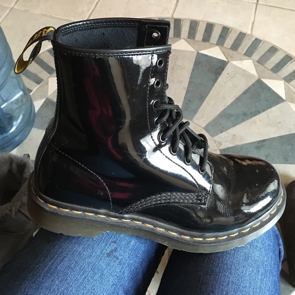 doc martens (black)