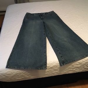 🌷Spring Sale🌷 Very wide leg bell bottoms!