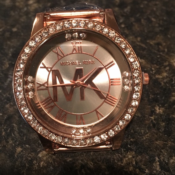 Accessories - Woman's fashion watch in rose gold with diamonds