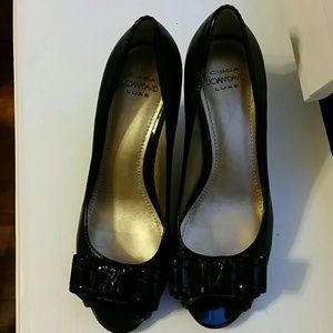 Super cute black peep toe shoes.