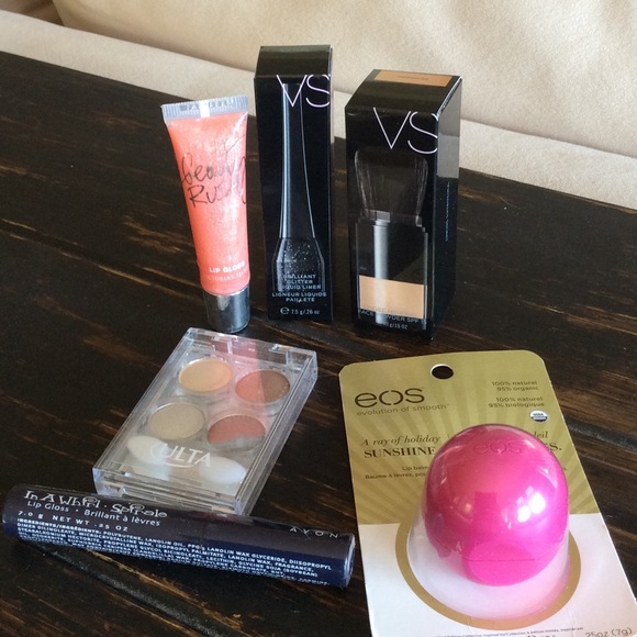 Beauty bundle: lip, eye and face powder