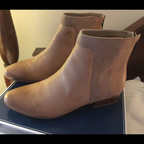 New Seychelles Size 7 Taupe Leather Booties