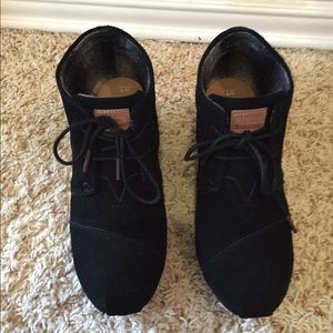 Toms Desert Wedges in Black