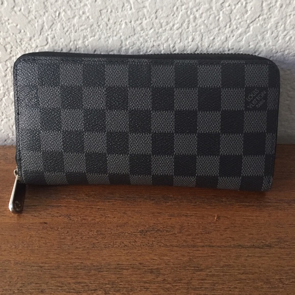 LV Checkered Zippy