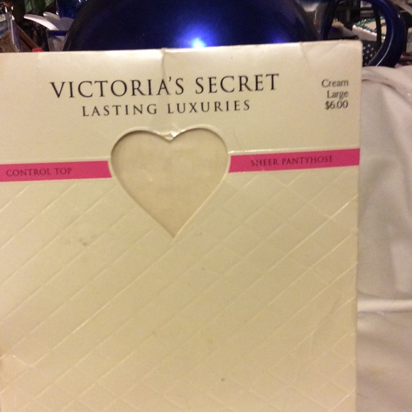 Lot of 4 packaged nylons - Picture 1 of 4