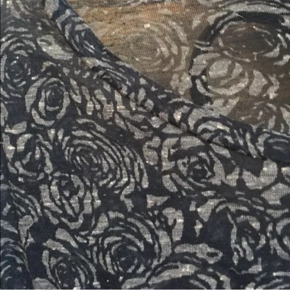 🚫SOLD🚫Brandy Melville blue floral top small S - Picture 2 of 3