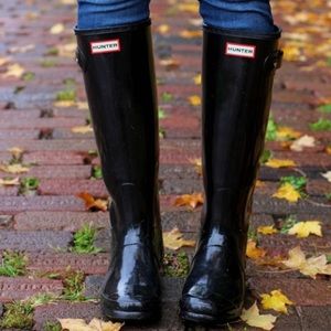 Like new condition black hunter boots!