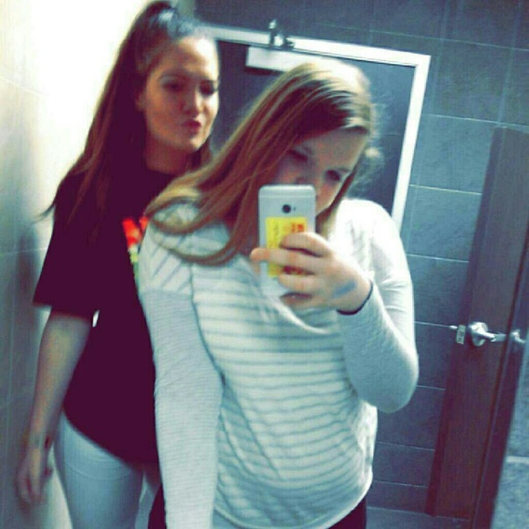 Meet your Posher, Elizabeth - Picture 2 of 2