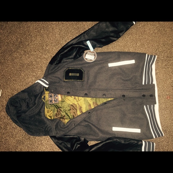 Brand new x large jacket for youths - Picture 1 of 1