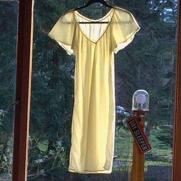Vintage buttercup nightgown