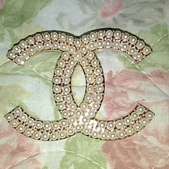 Double c brooch
