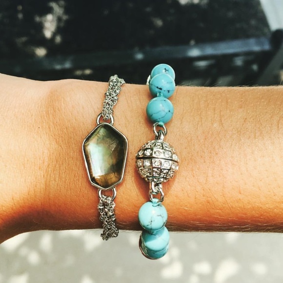 🆕 Statement Bracelet - Picture 3 of 3