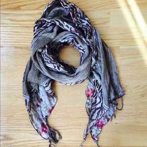 multi-fabric scarf
