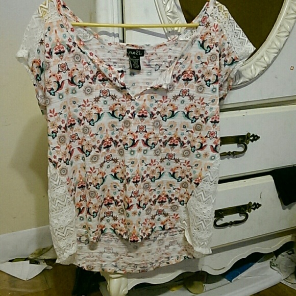 Pretty printed shirt - Picture 1 of 2