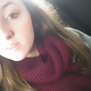 Meet your Posher, Caitlyn