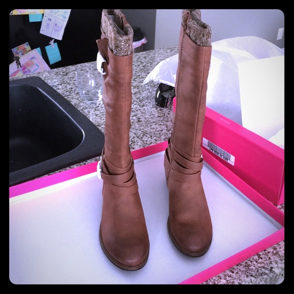Shoedazzle brand new brown boots!!