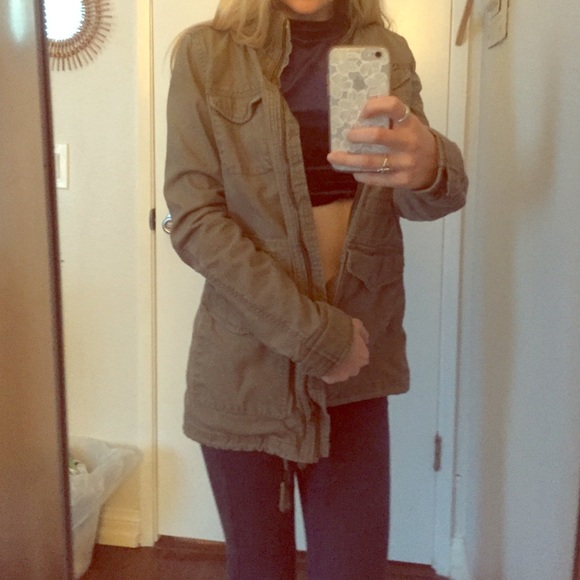 green military jacket with lots of pockets💚