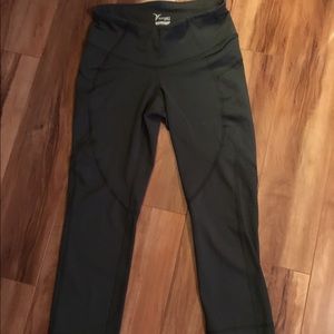 Old Navy Army Green Active Cropped Leggings