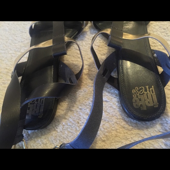 Gold and black sandals size10 - Picture 2 of 4