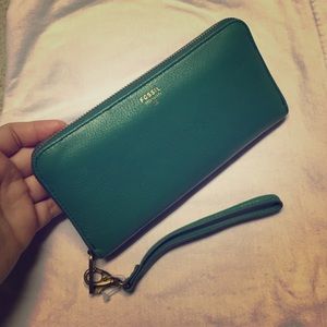 Fossil wristlet/clutch