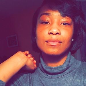 Meet your Posher, Tia