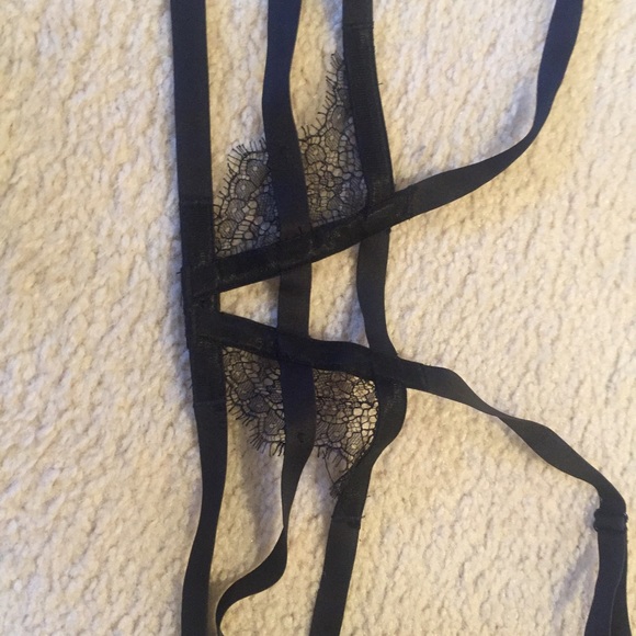 Victoria's Secret 36C Bra. Navy and black lace - Picture 2 of 3