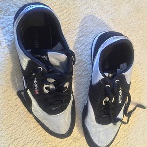 Reebok co-Ed silver shoe! Size 10 women/ 9 men