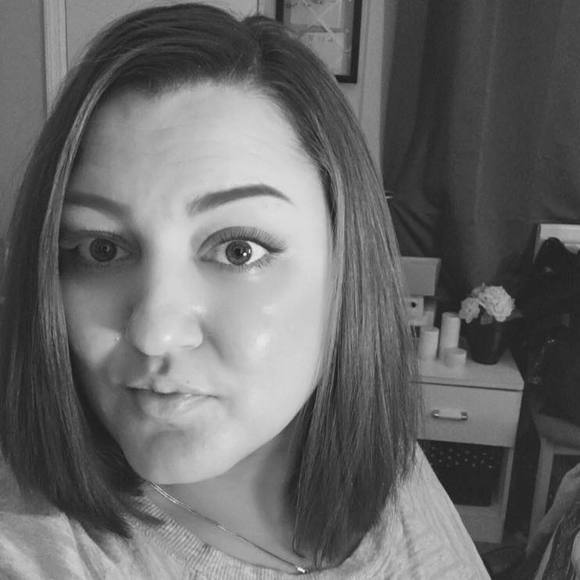 Meet your Posher, Gina - Picture 1 of 1