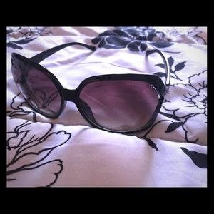 Tommy Hilfiger sunglasses, modern and nice 😎