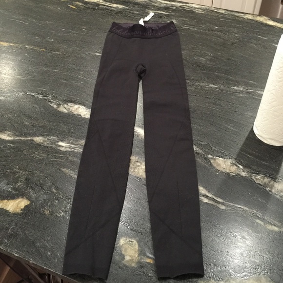 Maybe worn 1X!! Lululemon erunning Lycra WunderUnd