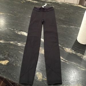 Maybe worn 1X!! Lululemon erunning Lycra WunderUnd