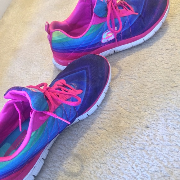 Used rainbow sneakers. They have foam on the sole - Picture 3 of 3