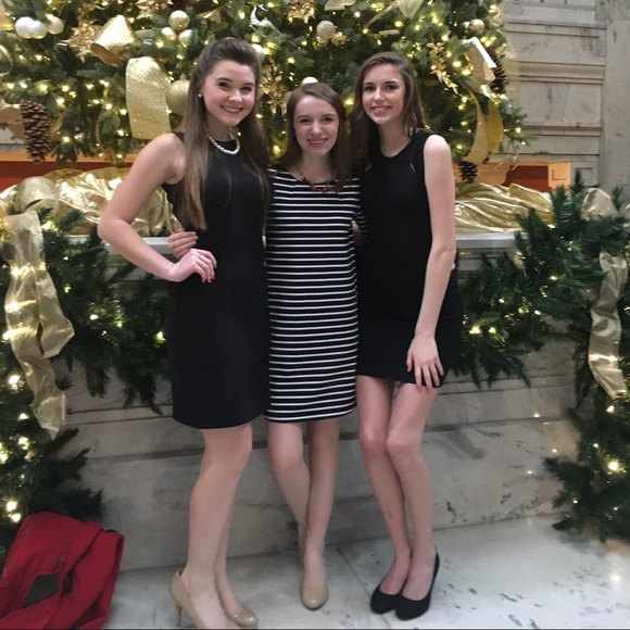 Meet your Posher, Addison - Picture 3 of 3