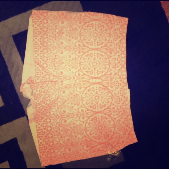Salmon & white pattern shorts!