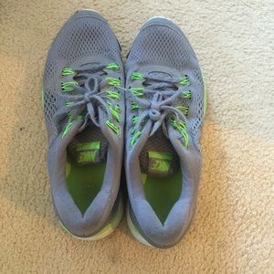 Size 11.5 women/men 9.5 Nike shoe!