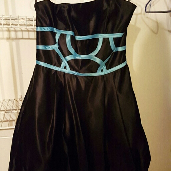 Black dress size 7.