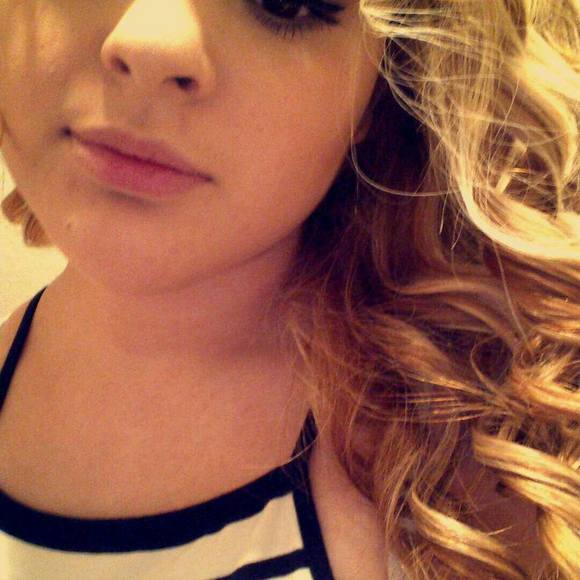 Meet your Posher, Yeimii