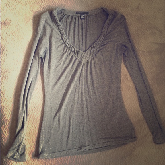Banana Republic Soft Fitted V