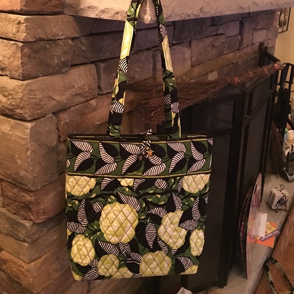 NWOT VERA BRADLEY CLASSIC TOTE IN LA NEON ROSE
