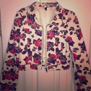 🔺Reserved Bundle🔻White Floral Short Jean Jacket