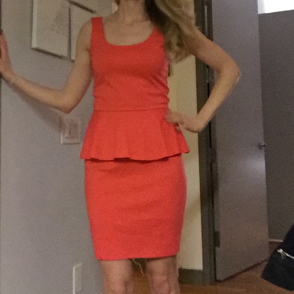 Coral peplum dress - Picture 2 of 2