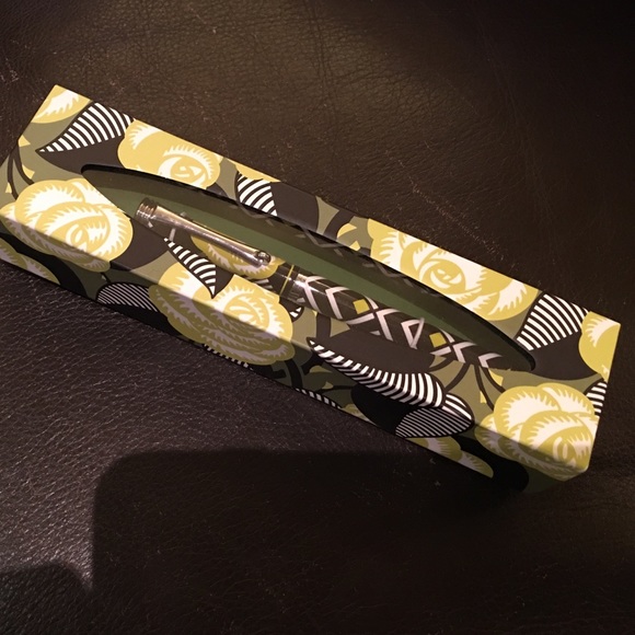 NEW IN BOX VERA BRADLEY PEN IN LA NEON ROSE