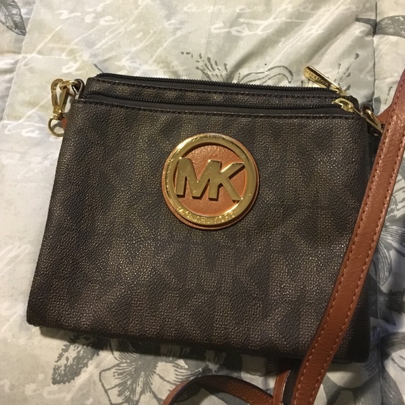 Michael Kors Handbags - MK crossbody bag
