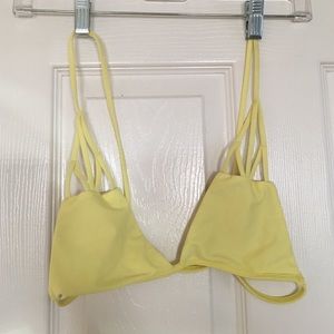 Acacia Santorini Yellow top