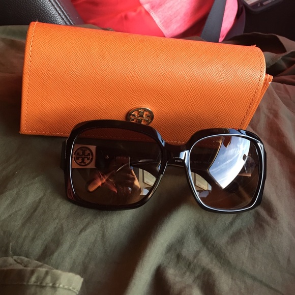 Tory burch sun glasses