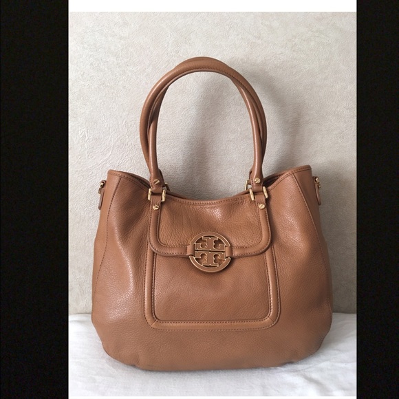 Tory Burch Handbags - Tory. Burch Amanda hobo Classic logo