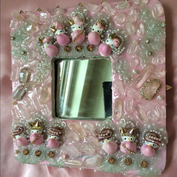 Hello kitty mirror