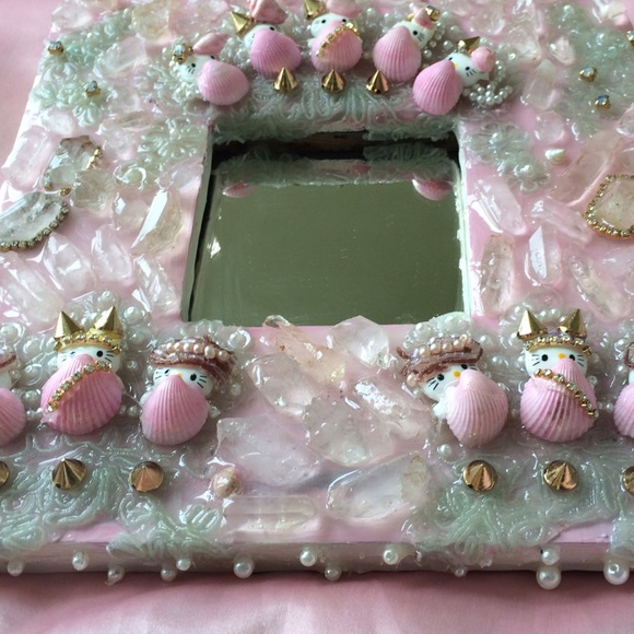 Hello kitty mirror - Picture 3 of 3