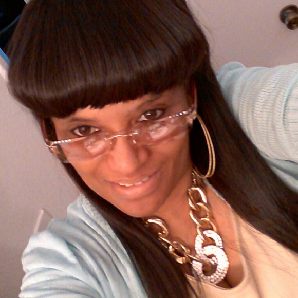 Meet your Posher, Crystal - Picture 2 of 2