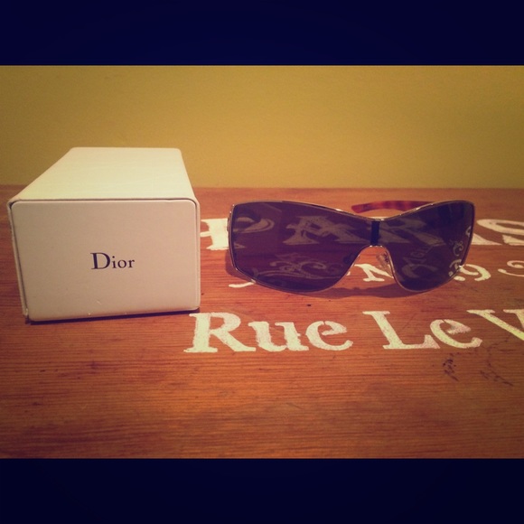 ✨PRICEDROP✨Stylish Dior Sunglasses😎